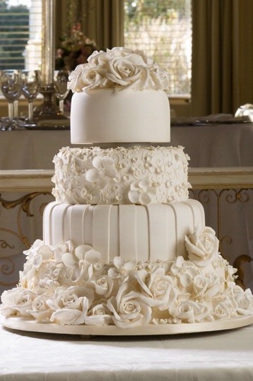 Glamorous Traditional Wedding Cake