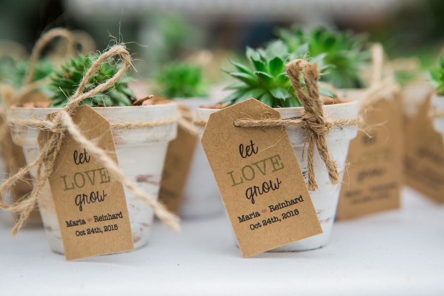 Choosing The Right Wedding Favors