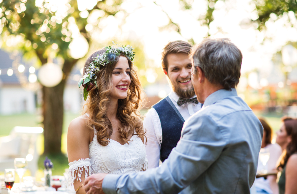 6 Pros and Cons of Having a Small Wedding
