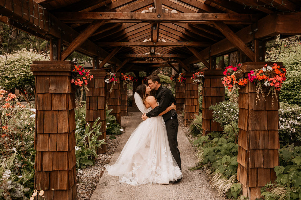 Cigars and Skulls: An Offbeat Pacific Northwest Wedding