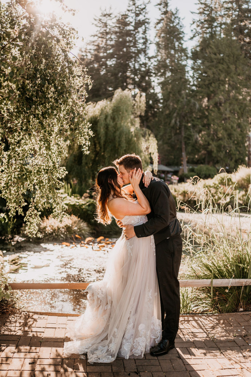 Cigars and Skulls: An Offbeat Pacific Northwest Wedding