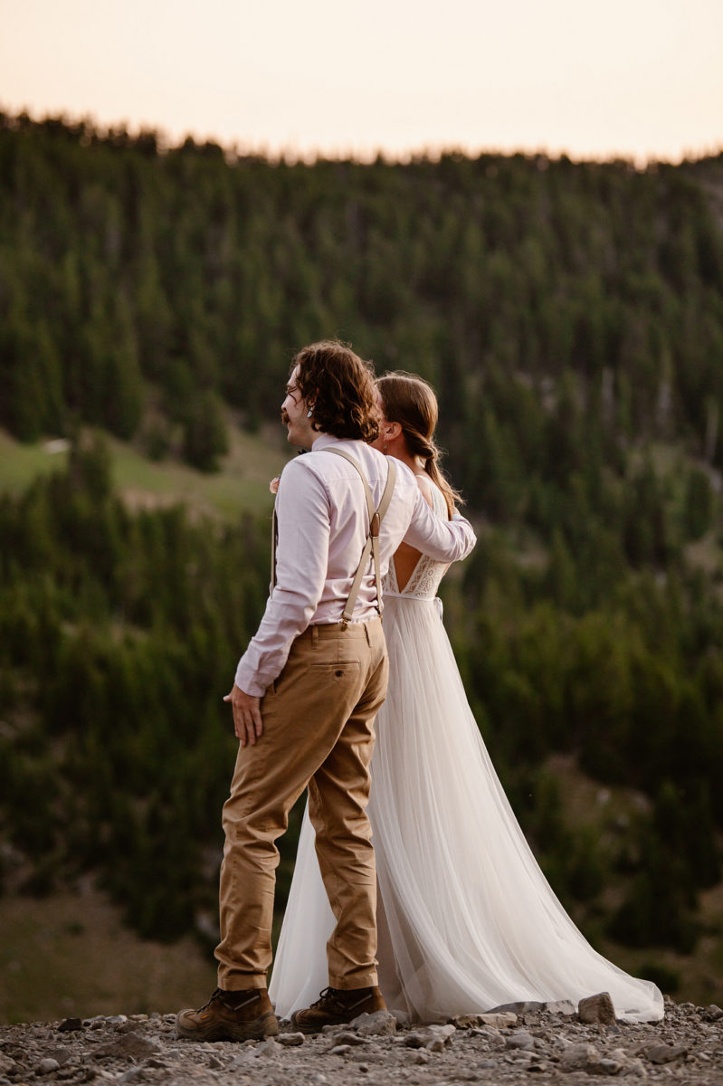 Stunning Sunrise Oregon Mountain Elopement