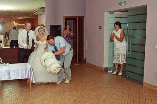 10 Hilarious Wedding Pictures