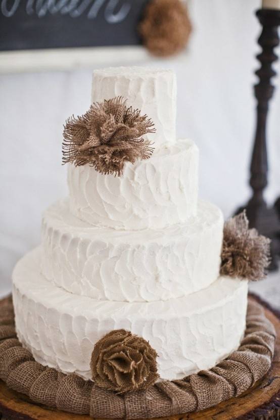 7 Charming Fall Wedding Cakes You Have to See to Believe
