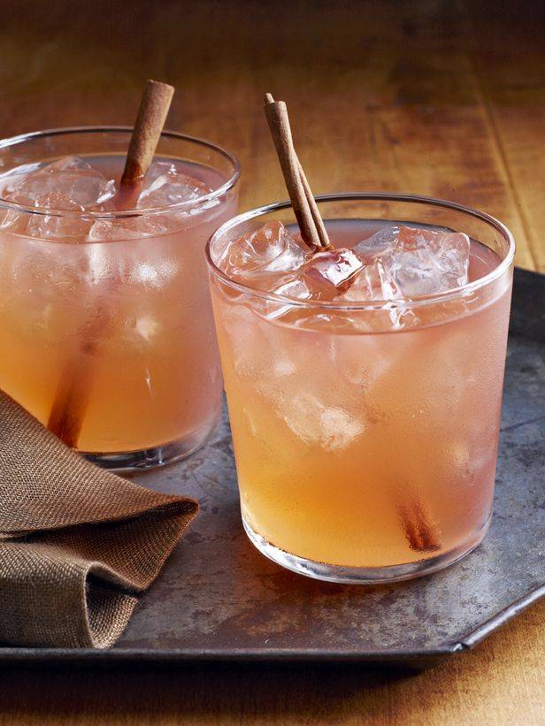 Fall Wedding Cocktail: Spiced Apple Cider
