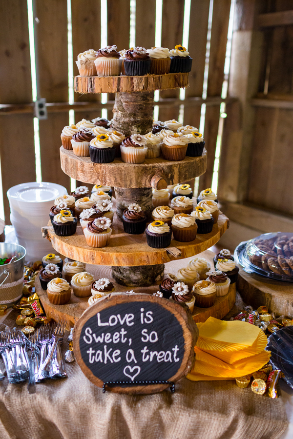 Great Elements for a Rustic Wedding Photo Great Elements for a Rustic Wedding