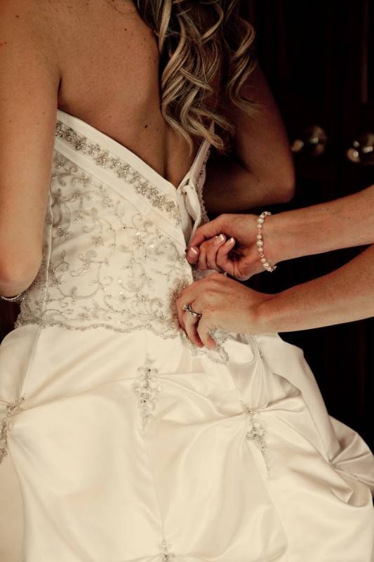 Wedding Dress Fittings: Who Should You Bring?