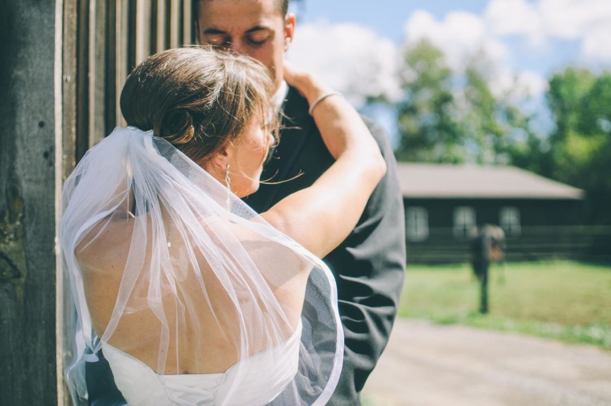 6 Pros and Cons of Having a Small Wedding