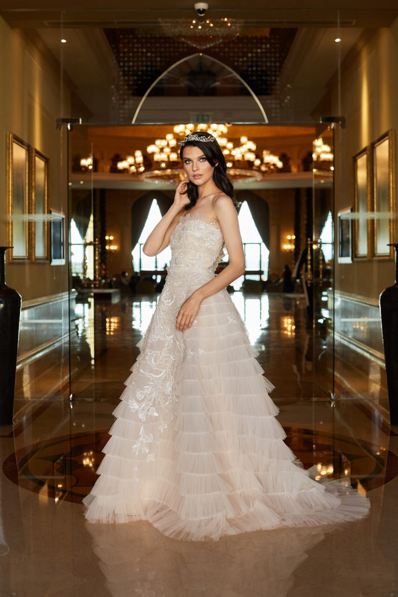 Opulent and Dramatic Styled Bridal Shoot