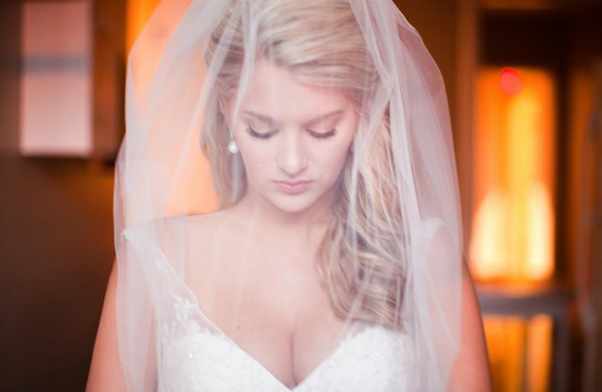 Three Wedding Ensemble Accessories Every Bride Needs Photo Three Wedding Ensemble Accessories Every Bride Needs