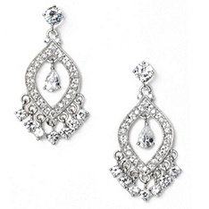 Three Wedding Ensemble Accessories Every Bride Needs Photo Three Wedding Ensemble Accessories Every Bride Needs