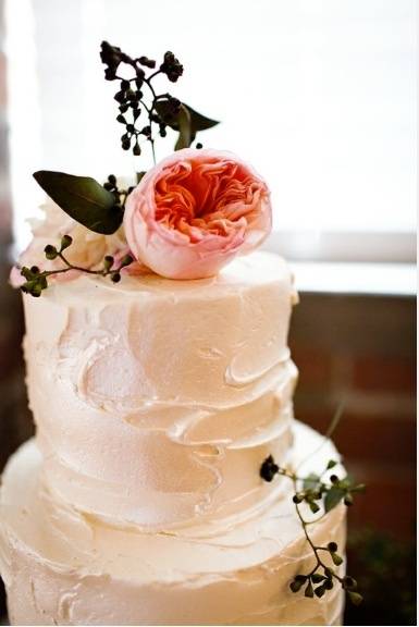 The Beauty of Simple Wedding Cakes