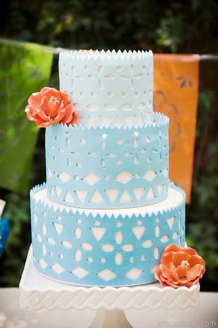 3 Essential Tips for Ordering Your Wedding Cake