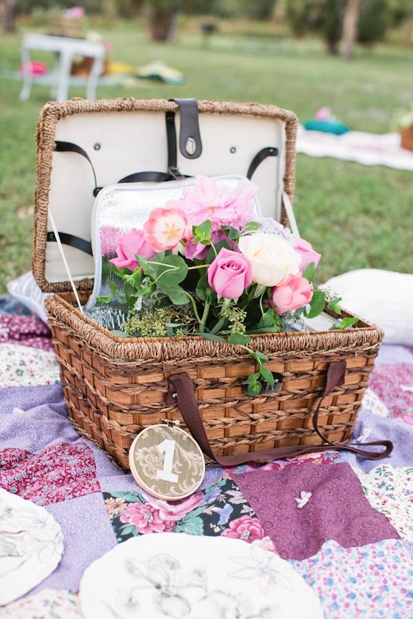 Fun Summer Wedding Reception Theme: Picnic