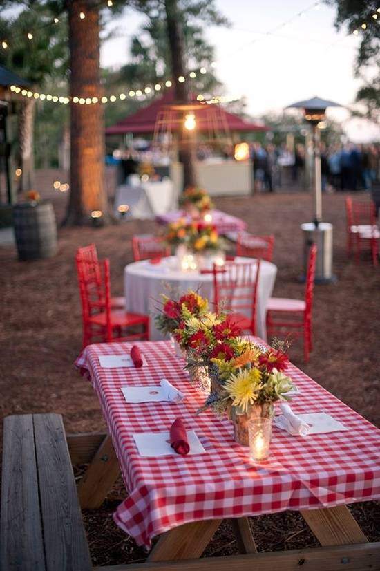 Fun Summer Wedding Reception Theme: Picnic