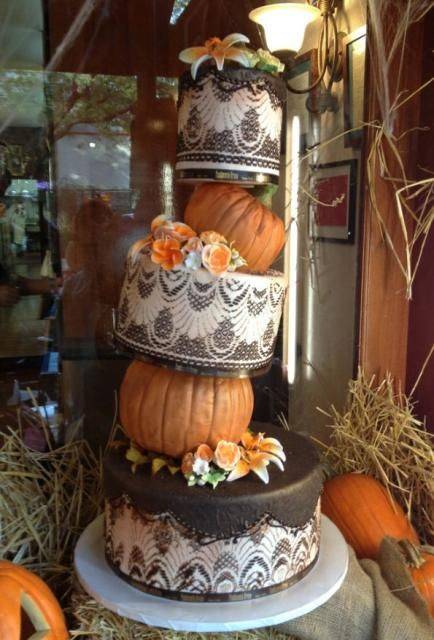 7 Charming Fall Wedding Cakes You Have to See to Believe