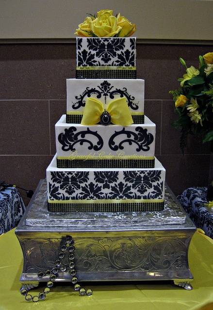 5 Outrageously Gorgeous Damask Wedding Cakes