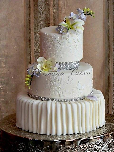 5 Outrageously Gorgeous Damask Wedding Cakes