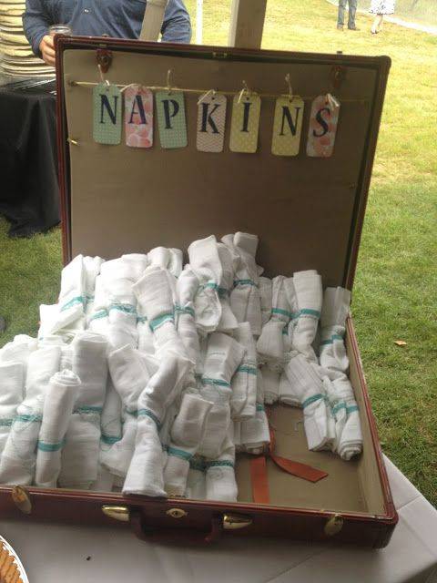 4 Beautiful Napkin Displays for a Wedding Buffet