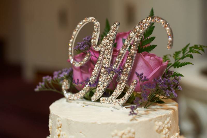 5 Beautiful Monogram Wedding Cake Toppers